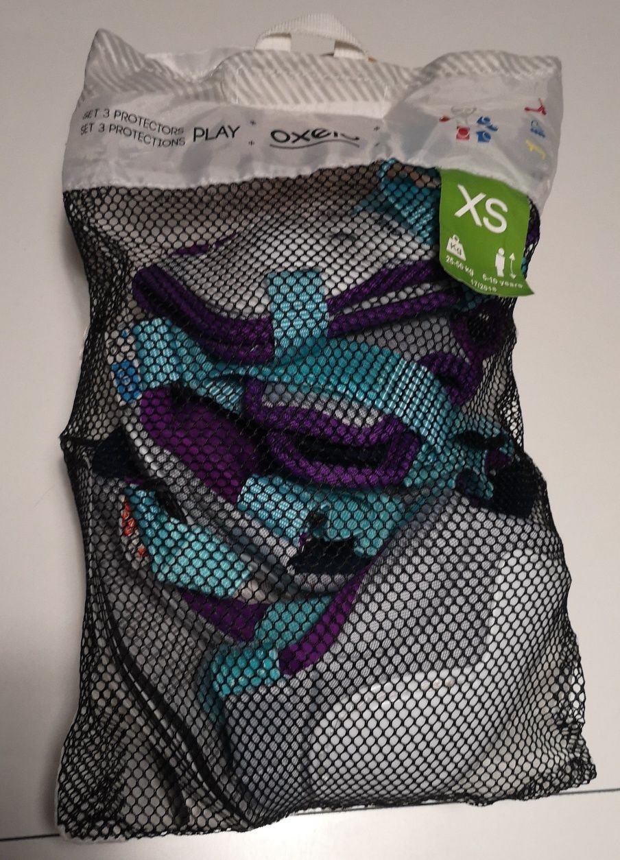 Conjunto de patins em linha, capacete e set de protetores