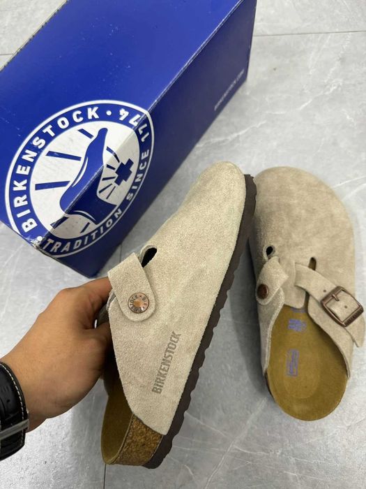 Nowe oryginalne klapki Birkenstock w kolorze piaskowym 39