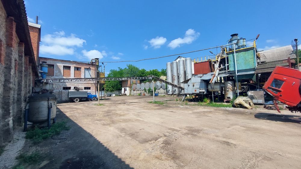 Продам завод з переробки насіння соняшника в олію.