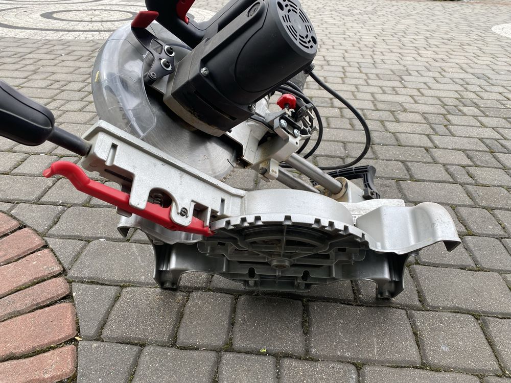 Piła ukośna  z posuwem  Fa.  REXON