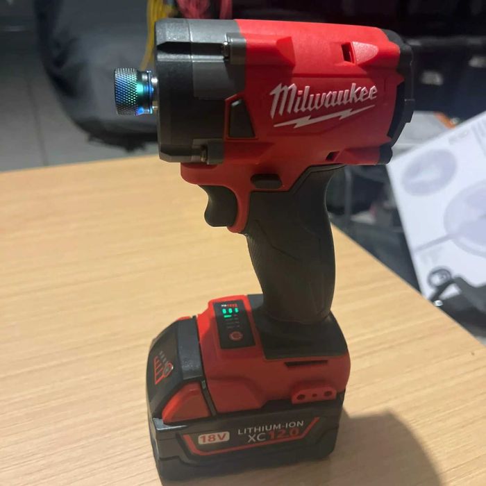 Импакт Milwaukee Brushless 18V — бесщёточный ударный шуруповёрт 300Н/м