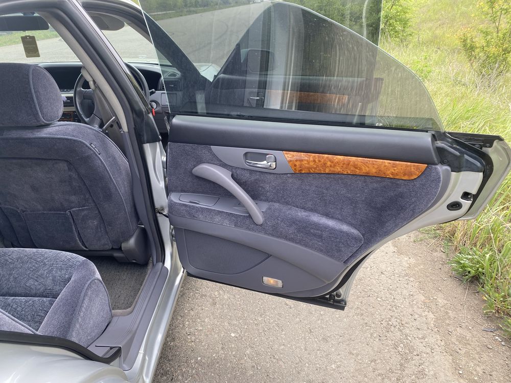 Nissan Gloria 2.5