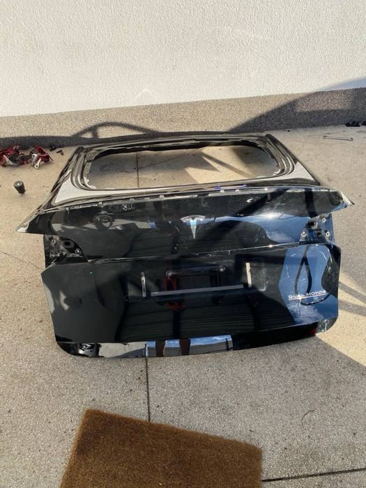 Ляда крышка багажника tesla model Y