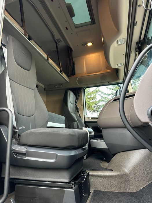 Ciągnik siodłowy DAF XF 530