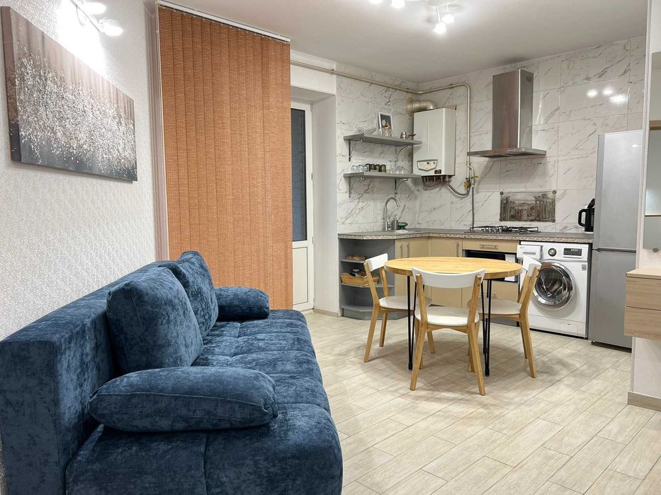 2-3 кімнатні люкс  в центрі.