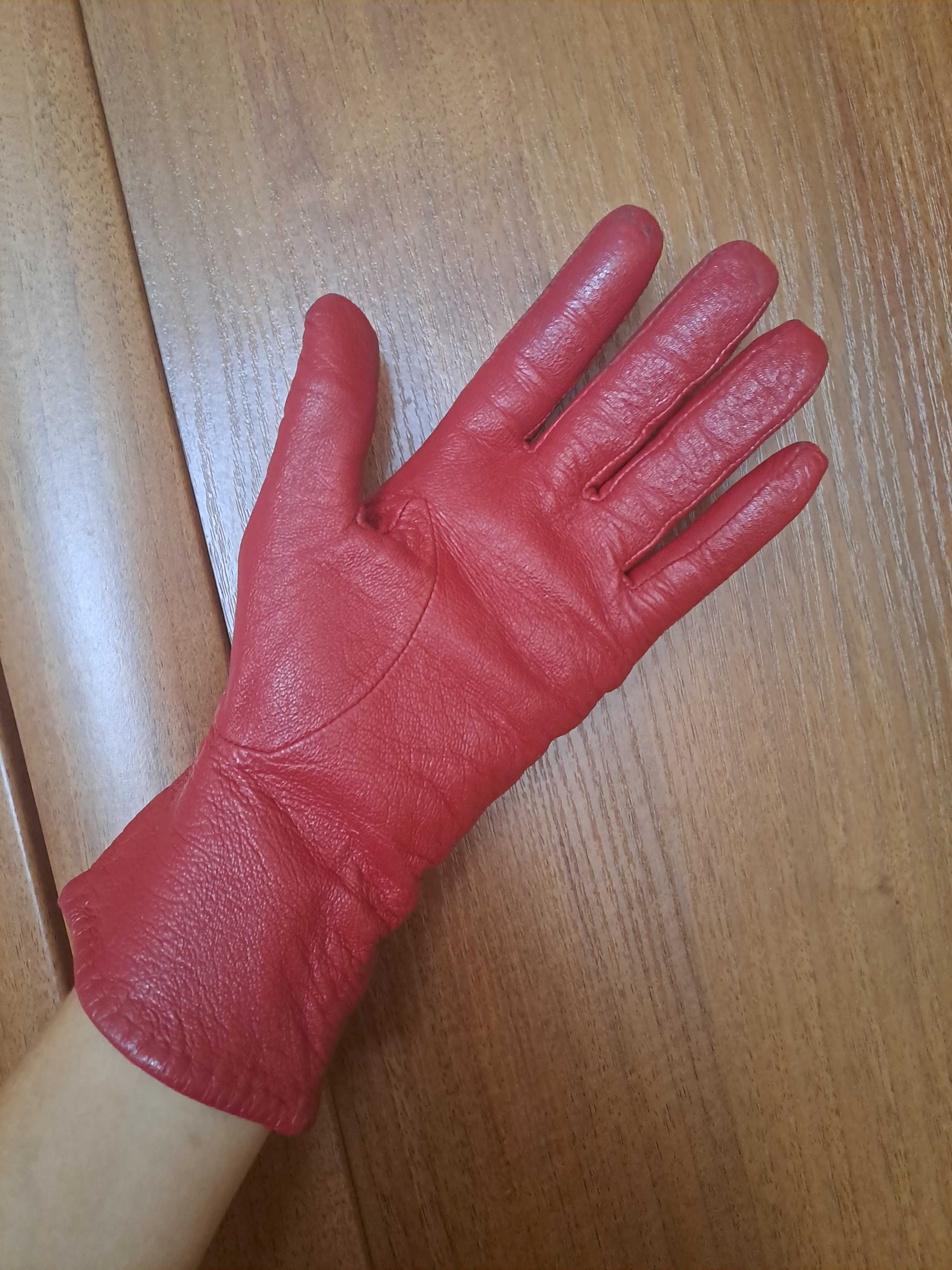 Skorzane czerwone rękawiczki
