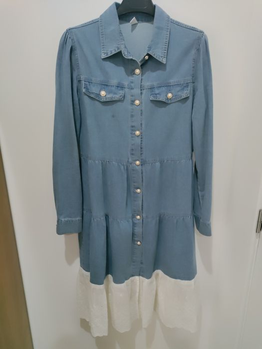 Vestido de ganga com bordado inglês