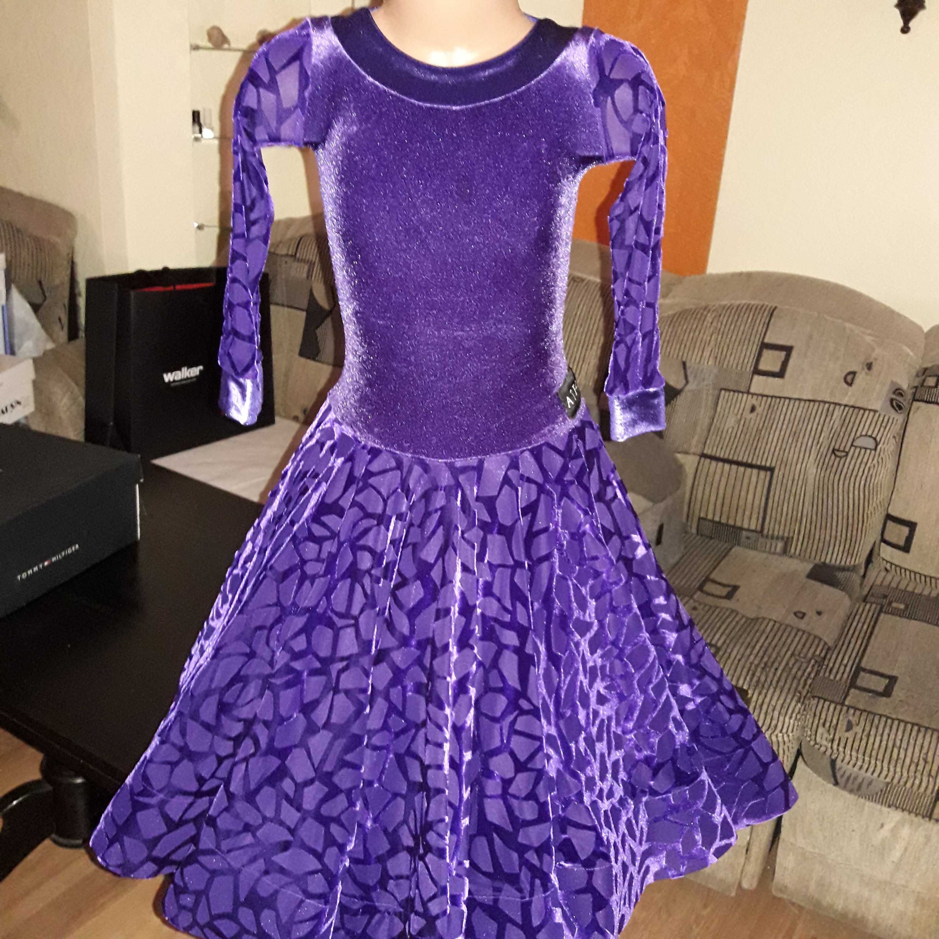 Танцевальное платье для девочки фирменное размер 140. 9 лет