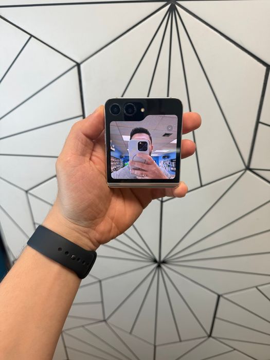 Samsung Galaxy Flip 5