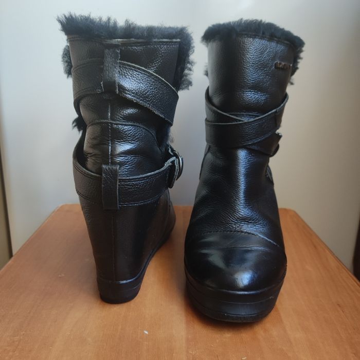 Угги на танкетке кожа ботинки сапожки