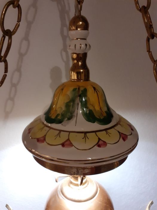 Candeeiro vintage em metal com tampa de terrina de Alcobaça