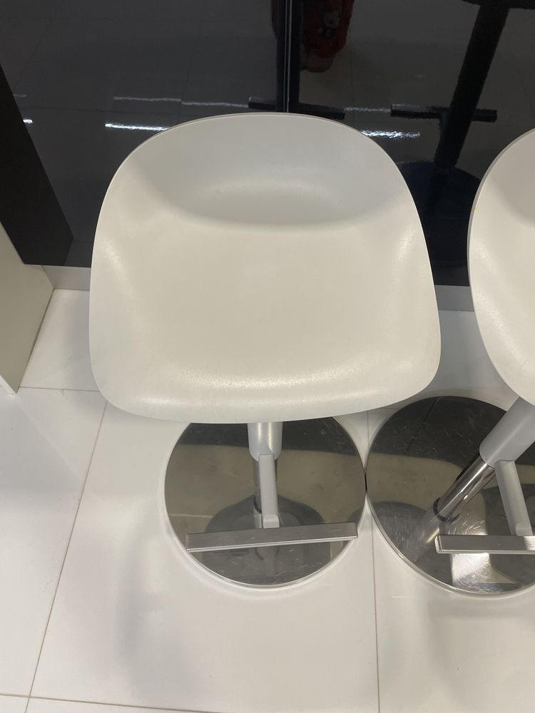 Conjunto de 4 bancos altos de cozinho