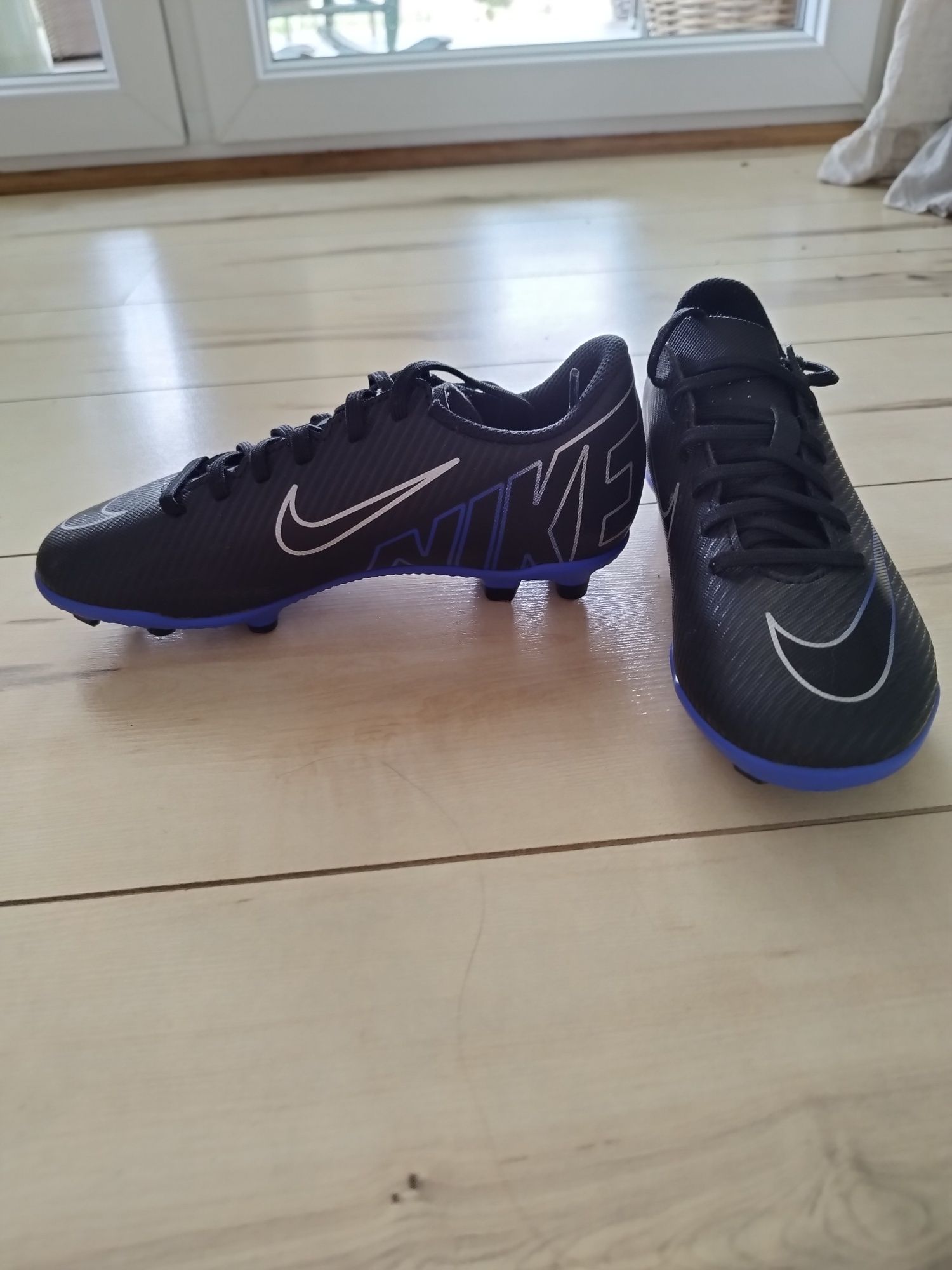 Nowe korki Nike rozmiar 34