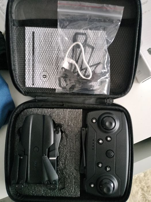 Dron z kamerą E99