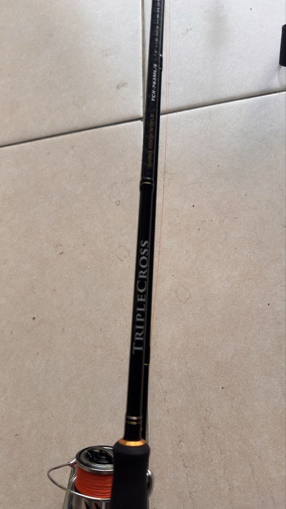 Cana ligth spinning major craft tripl e carreto shimano stradic 2500