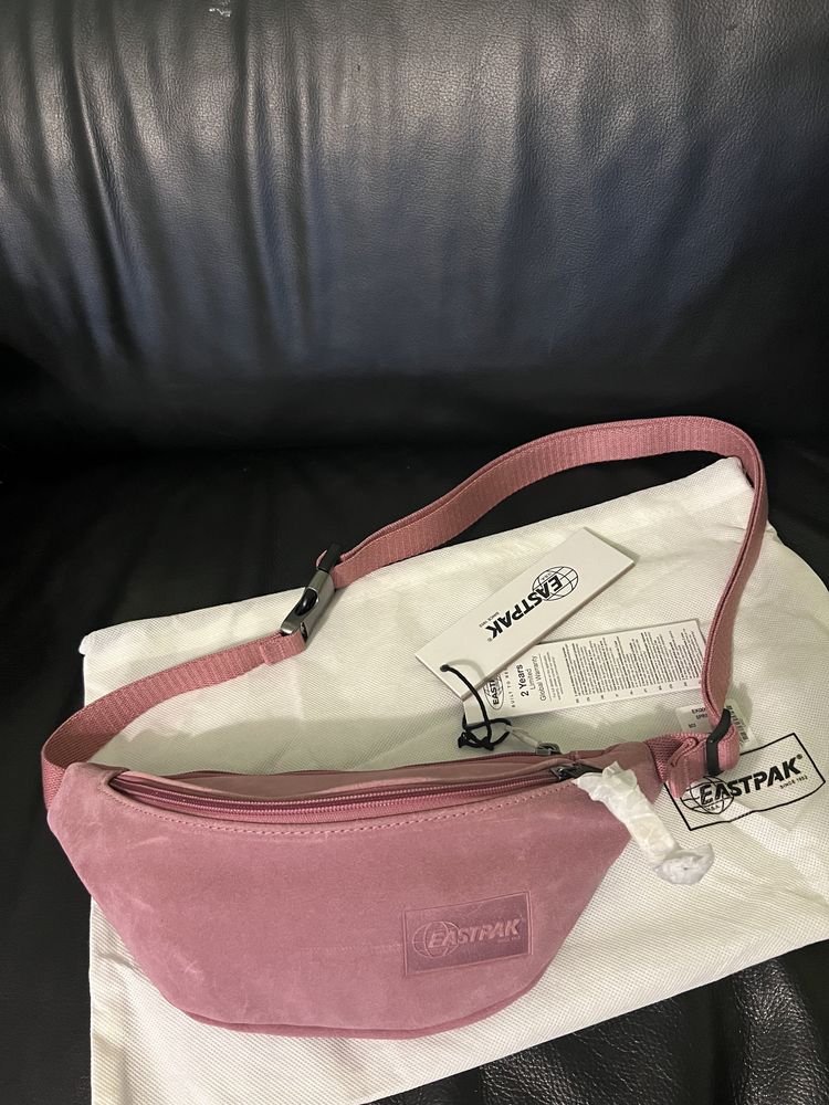 Saszetka Eastpak skóra zamszowa