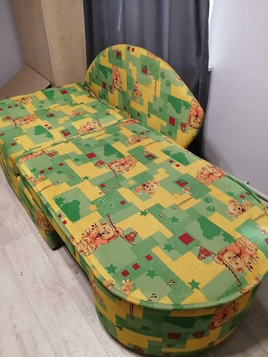 Диван дитячий в гарному стані