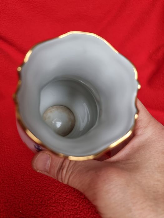 Продам чешську  вазу