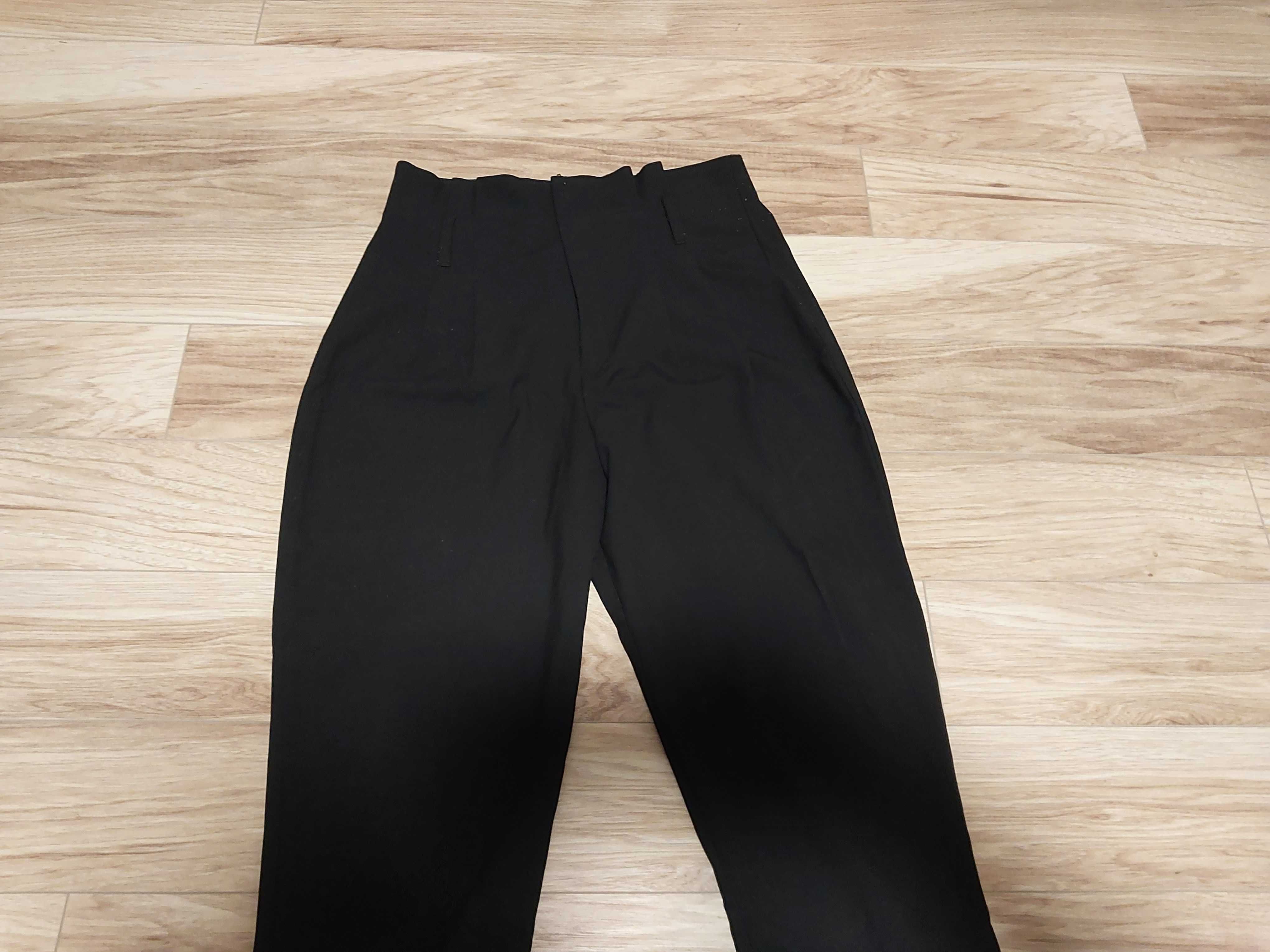 Czarne spodnie materiałowe damskie  Bershka wysoki stan rozmiar 40