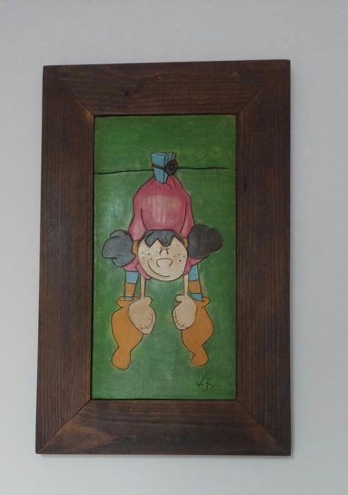 Quadros infantis  manufaturados em barro com molduras em madeira.