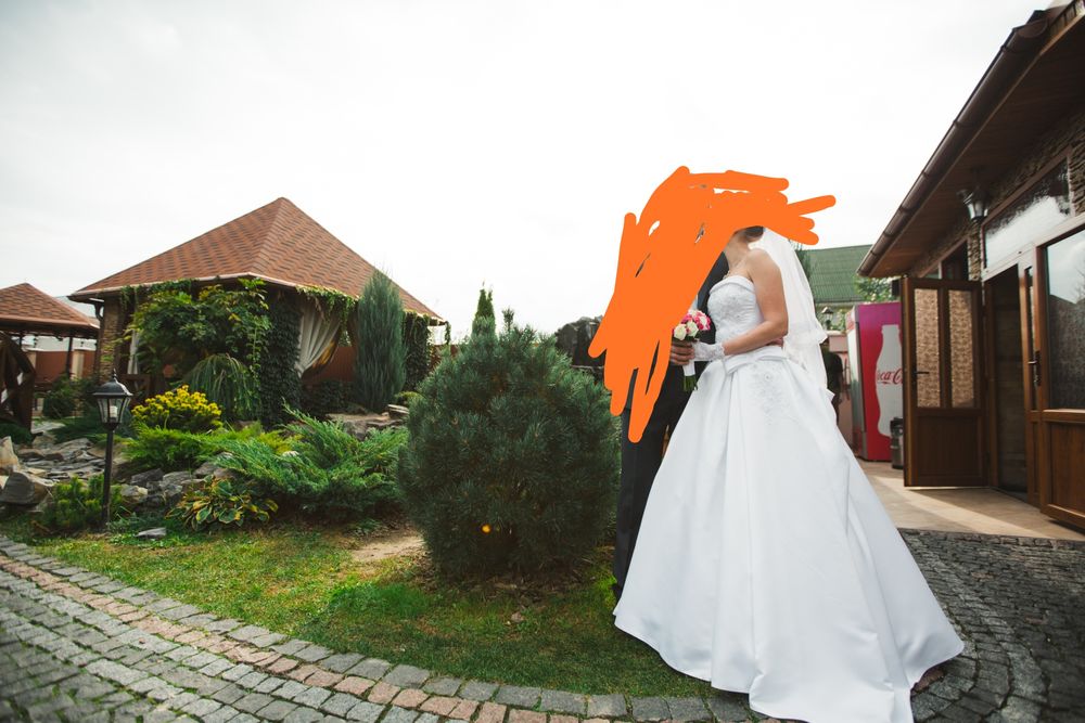 Весільна сукня (атласна)