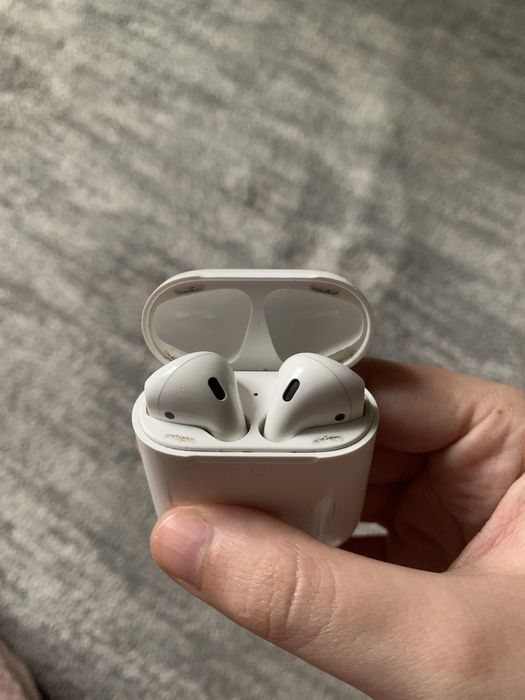 AirPods оригинал первого поколения