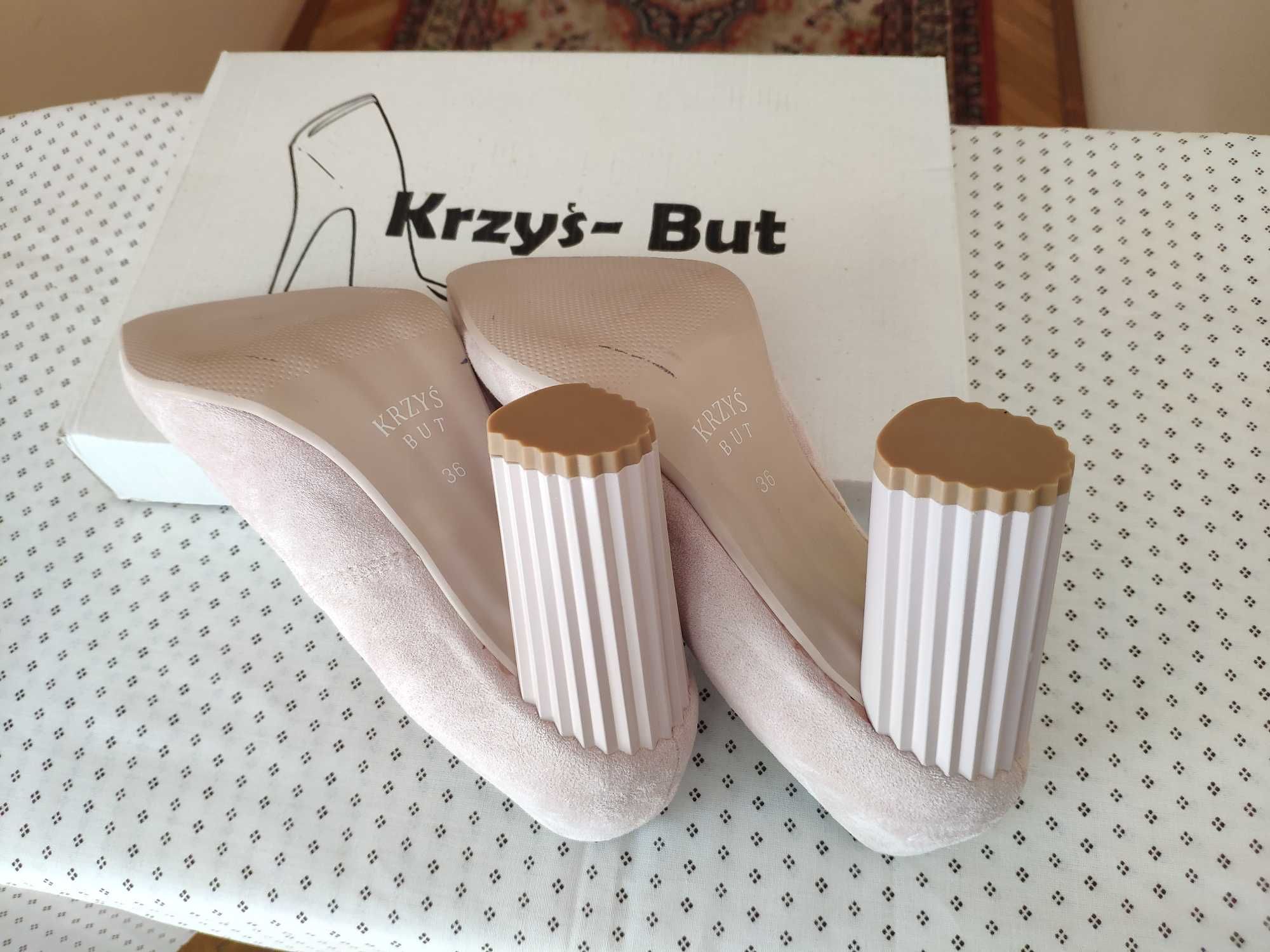 Nowe buty w kolorze pudrowego różu