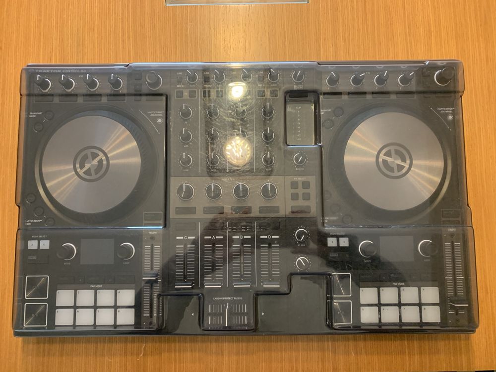 DJ Mixer Traktor S4 Mk3 + Decksaver