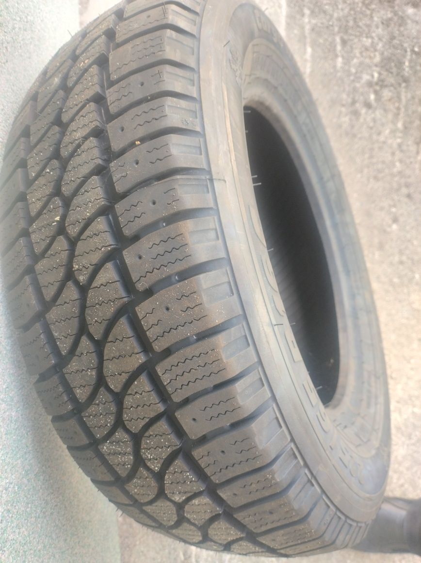 Opona 225/65/16C