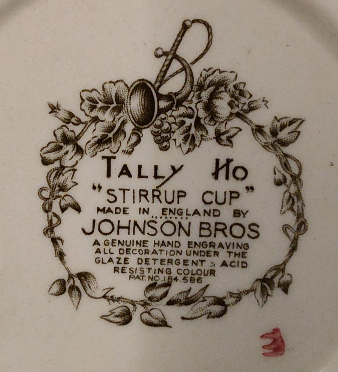 Prato de colecção de cerâmica
Johnson Bros. Tally Ho, Stirrup Cup