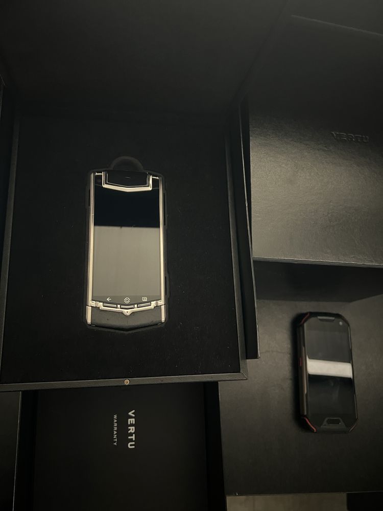 Vertu ti        Touch