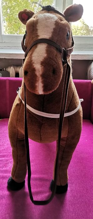 Konik dla dziecka. Do siedzenia i zabawy. Konik wydaje odgłosy.