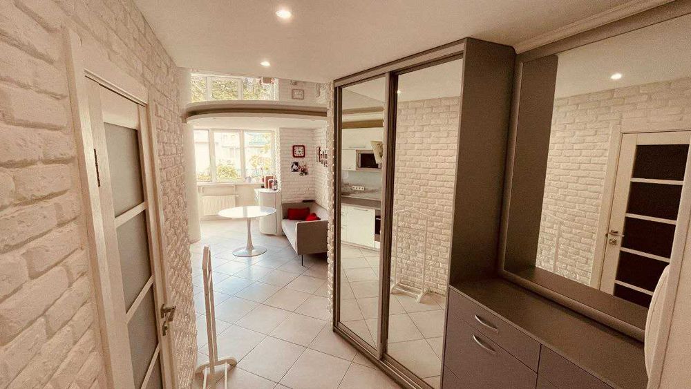 Продам однокімнатну квартиру в буд. 2013 року по вул. Зодчих 50Б