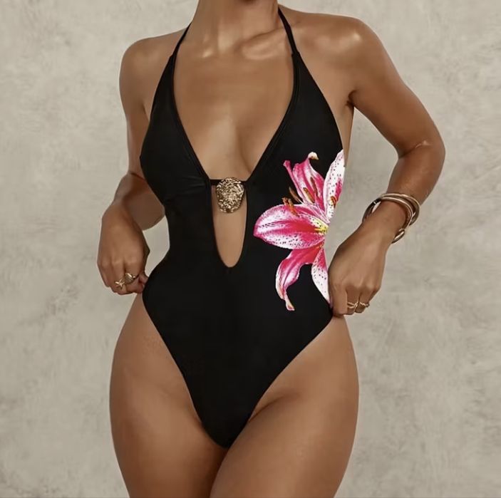 Продам слитный купальник