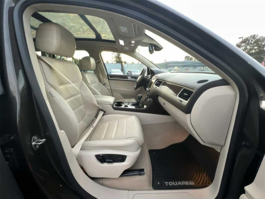 Volkswagen Touareg Lux      2016