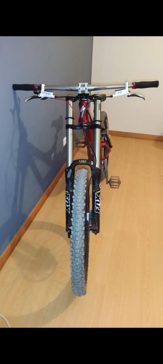 Vendo bicicleta downhill specialized demo oito,