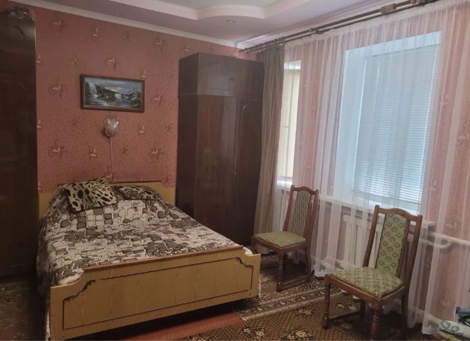 Продам чудову половину будинку на 3 спальні на Кущівці .