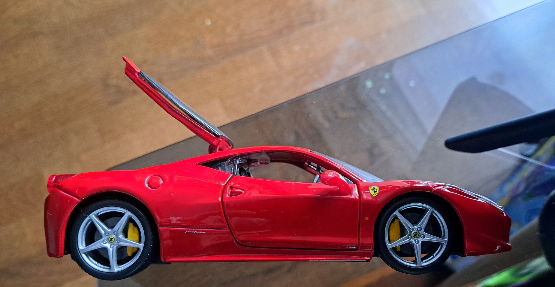 Машина Ferrari burago Italy