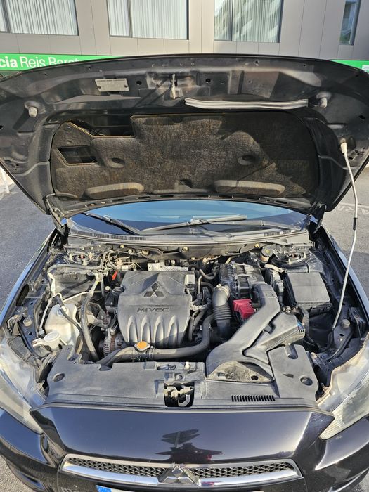 Mitsubishi Lancer 1.5 Invite 2010