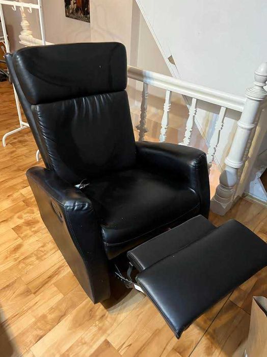 Skórzany fotel z funkcją masażu