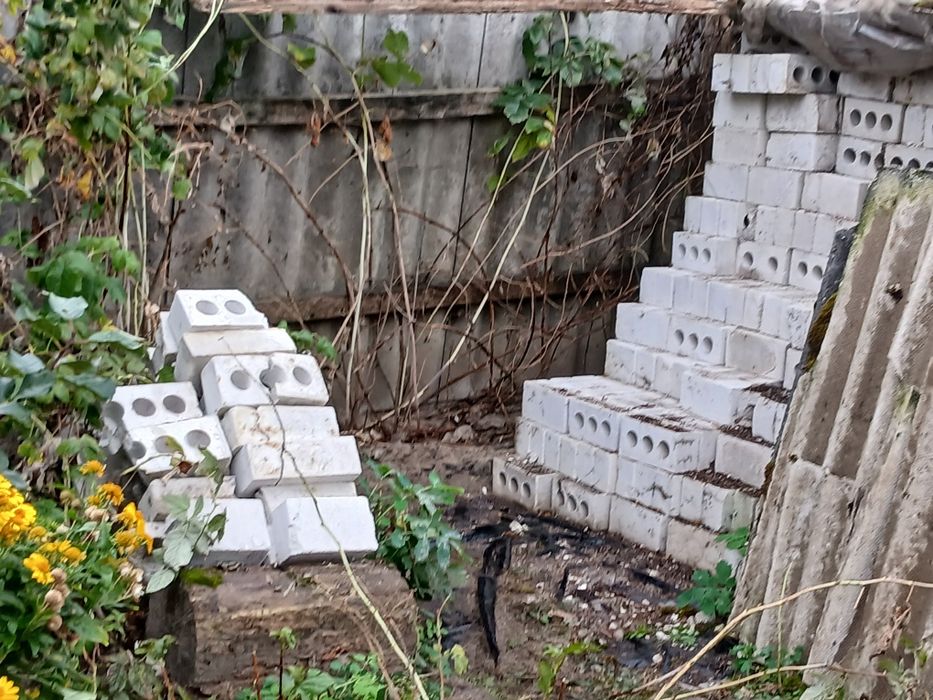 Цегла біла силікатна з отворами