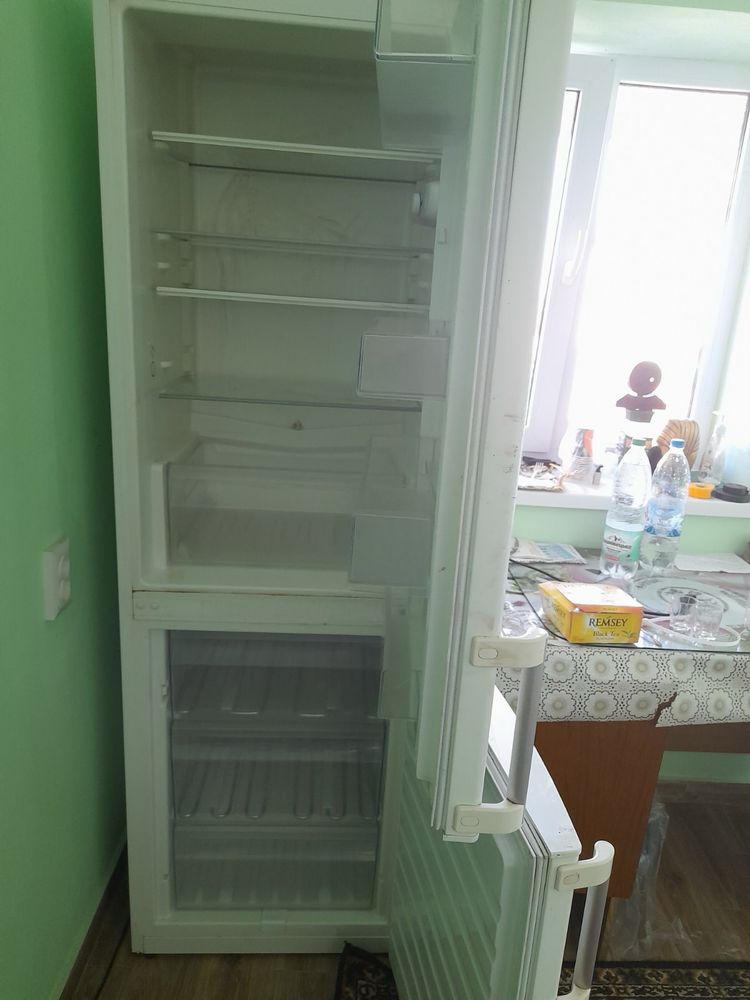 Продаю холодильник whirlpool