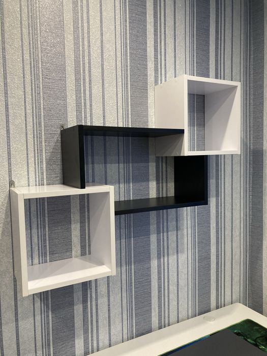 Полка книжная в идеальном состоянии