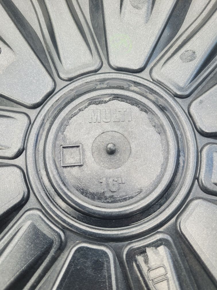 Kołpaki 16" uzywane w b.dobrym stanie
