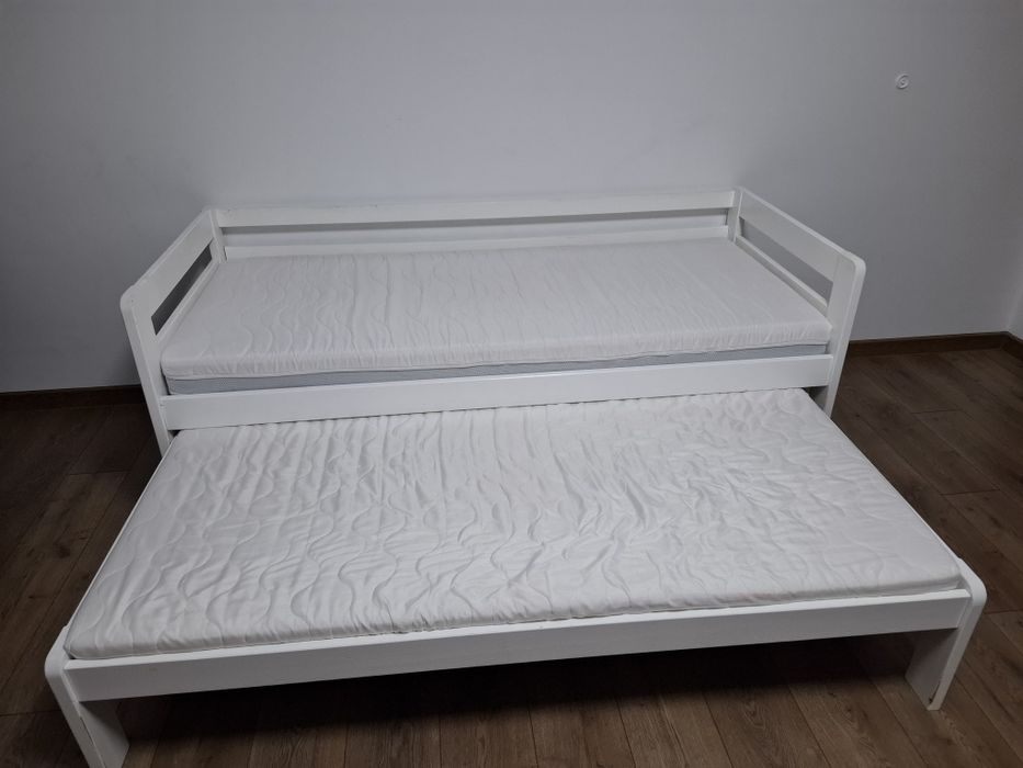 Łóżko pojedyncze rozsuwane, drewniane