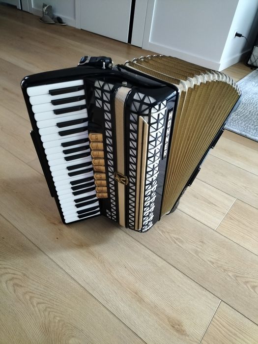 Akordeon Weltmeister Atlantic III N 120 basów 4 chòry po prostu NOWY