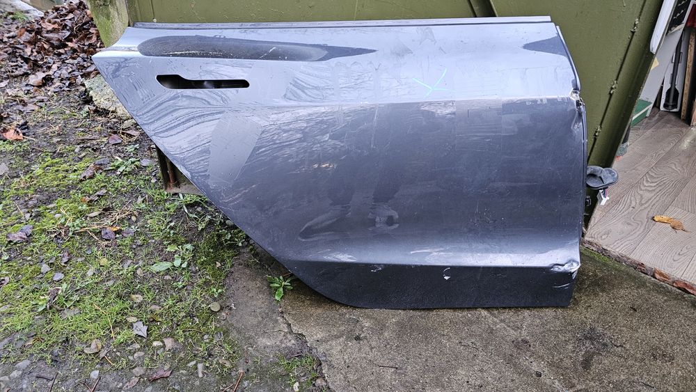 Дверка Tesla Model 3
