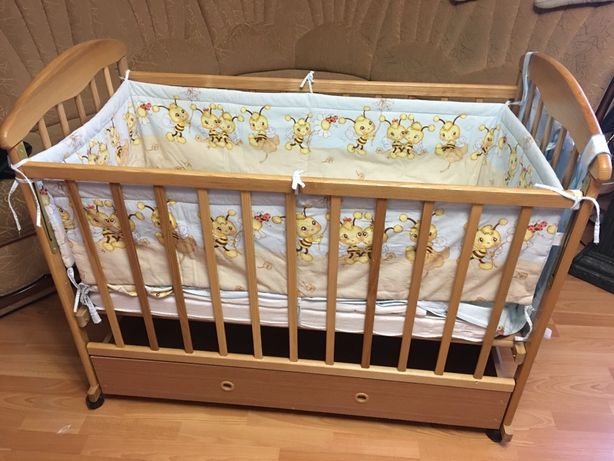 Детская Кроватка с матрасом, защитой и постельным бельём