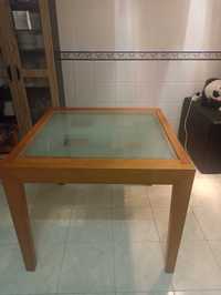 Mesa madeira com tampo de vidro e cadeiras