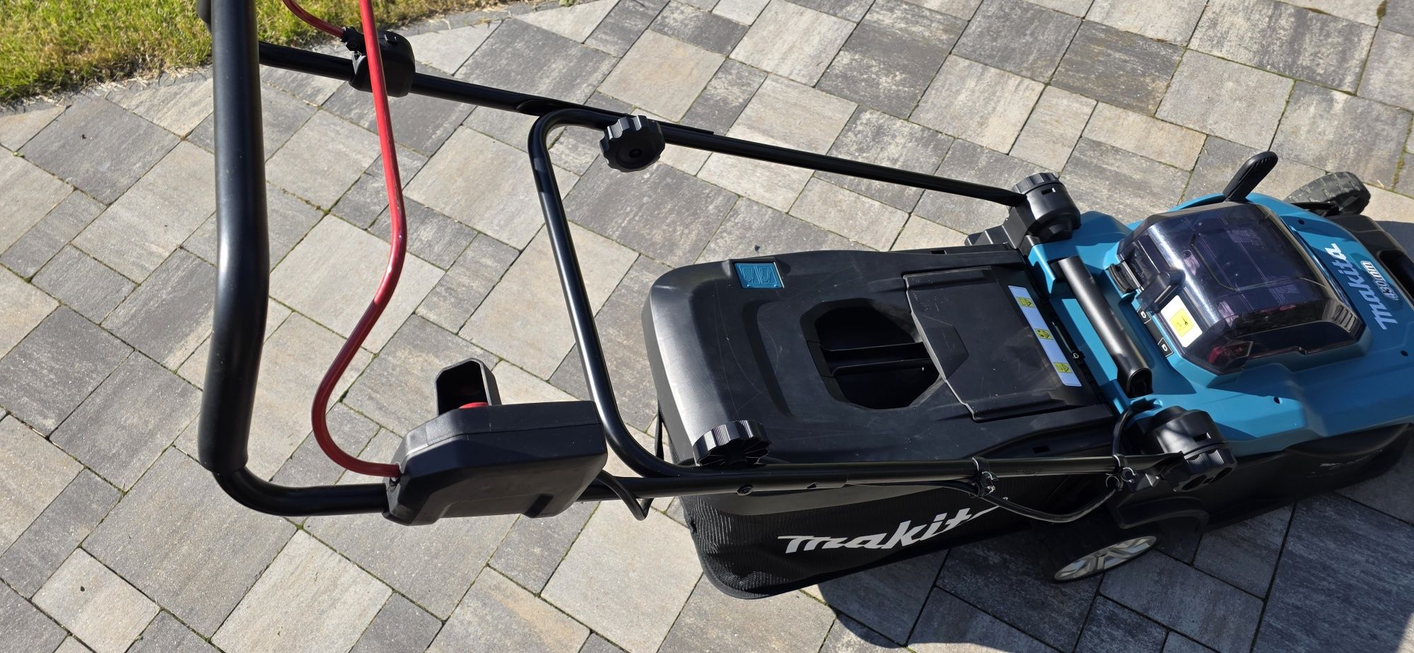 Акумуляторна газонокосарка Makita DLM432CT2
